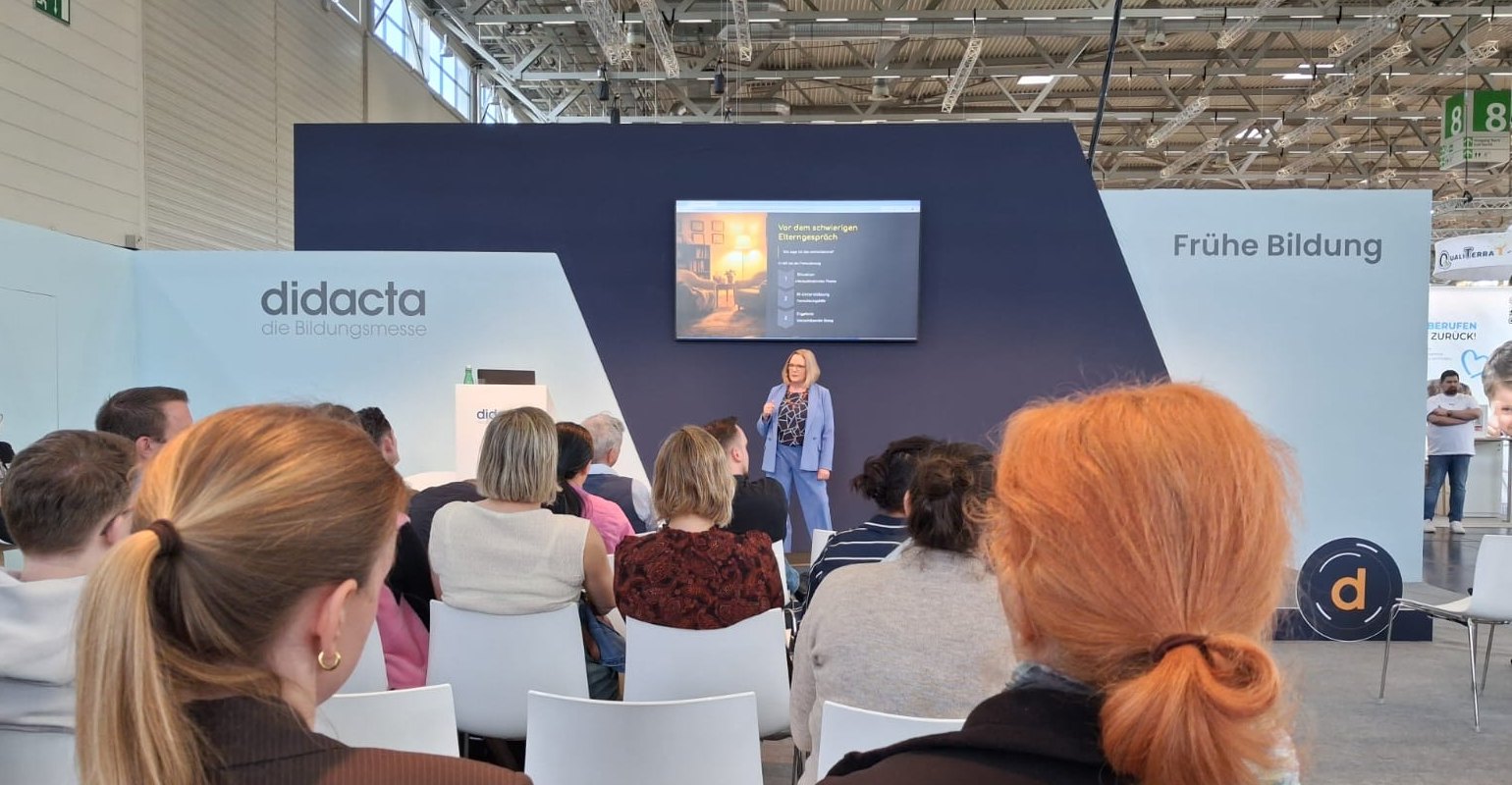 Susanne Beckers spricht im Forum Frühe Bildung auf der didacta 2026 in Köln