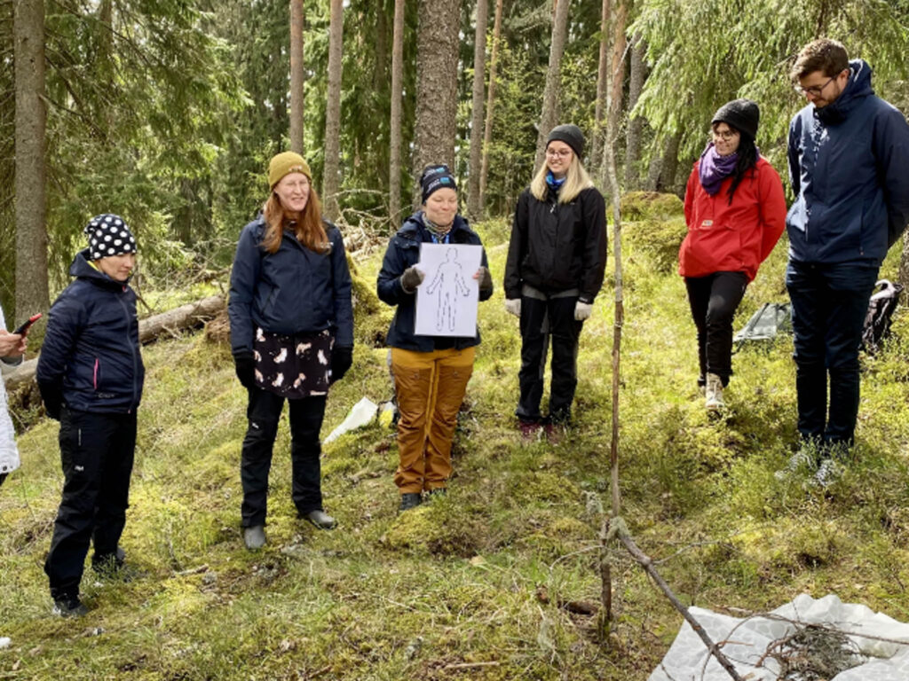 Leute im Wald